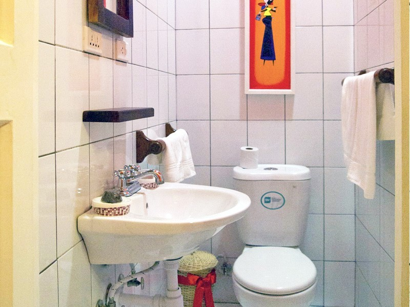 Bathroom in La Gargola Guesthouse in Havana, Cuba