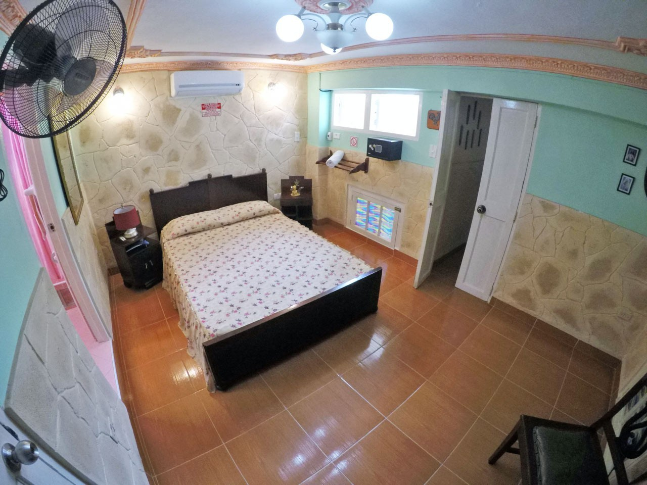 Room 4 of Vista al Mar guesthouse in Old Havana