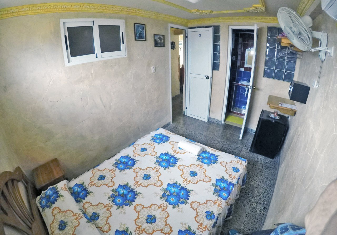 Room 6 in Vista al Mar casa particular in Old Havana