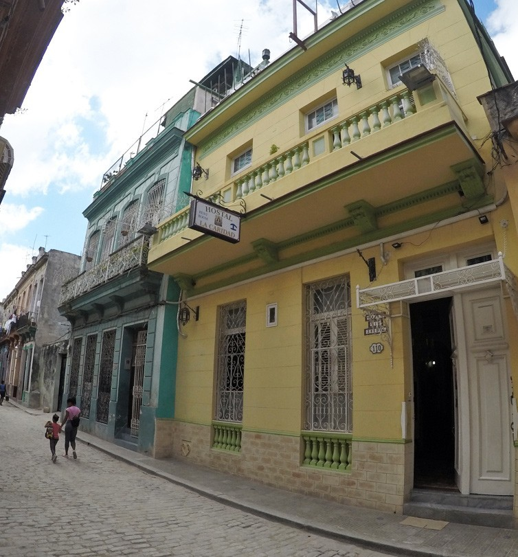 Street view of Vista al Mar Casa Particular in Old Havana, Cuba