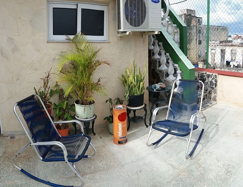 smoking area of Vista al Mar Bnb in Old Havana