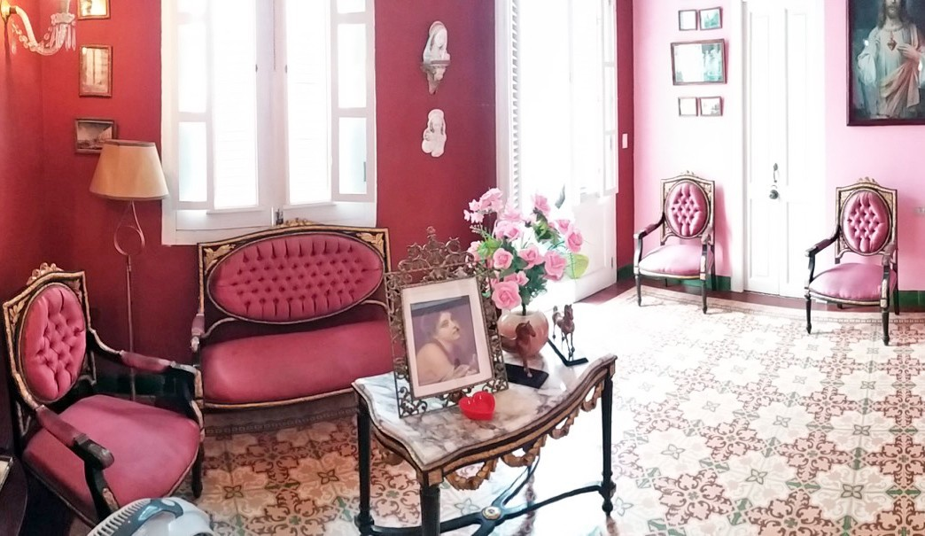The sitting room in Vista al Mar guesthouse in Old Havana