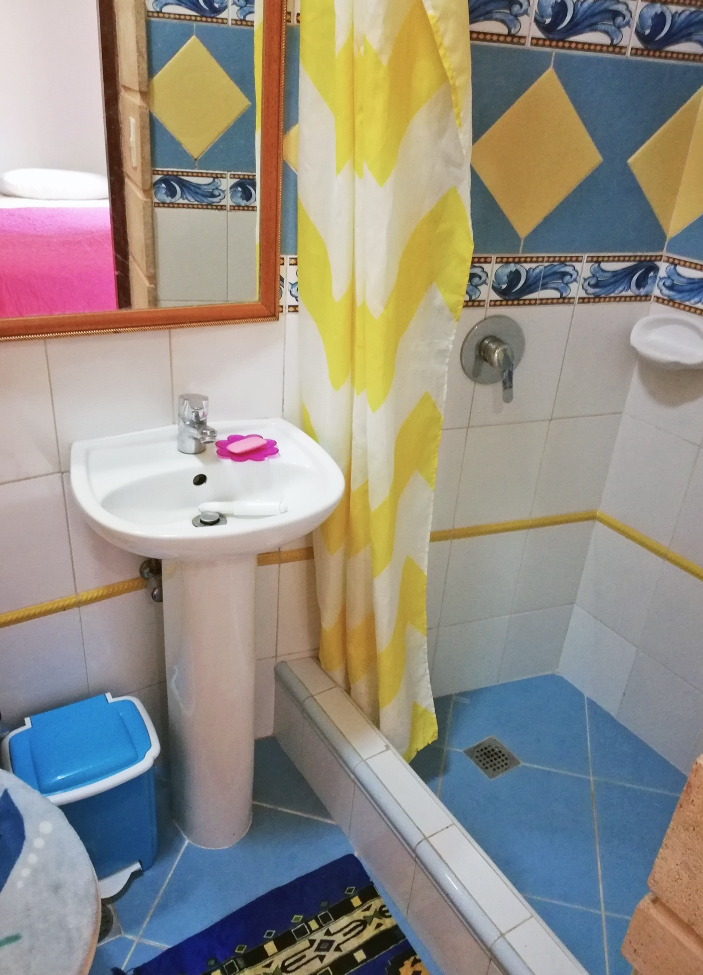 An ensuite bathroom in Havana, Cuba