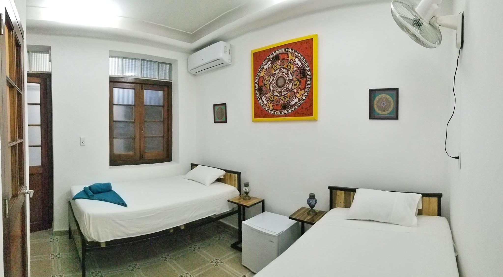 Colourful twin room in a private guesthouse in Havana