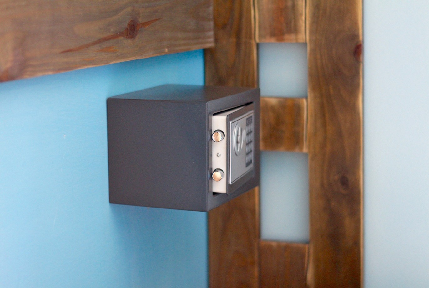 Safe deposit box for private guesthouse in Havana